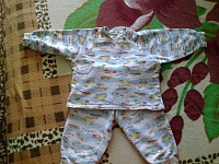 Пижамка для мальчика теплая и в подарок летняя(старенькая,но спать удобно)